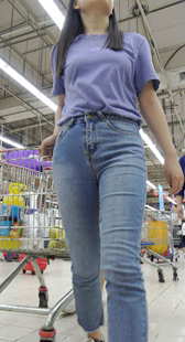 又遇大学紧身裤妹子购物