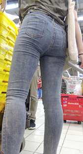 紧身牛仔裤大学妹和闺蜜逛街第二季