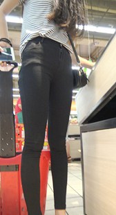 超市长腿黑裤性感金三角