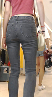 细腰紧臀牛仔大学妹