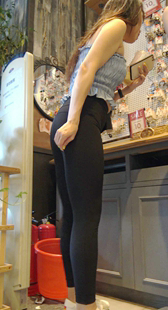 性感瑜伽裤圆翘臀大美女