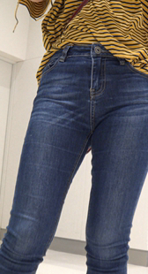 商场牛仔裤少妇金三角特写