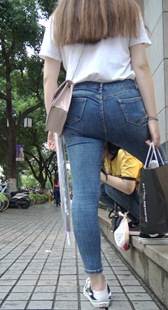 街拍牛仔大宽臀特写