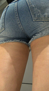 国庆献礼偶遇紧身热裤卖骚妹子浑然不知我正在欣赏你的翘臀第二季