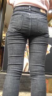 街拍牛仔宽大臀少妇开发多