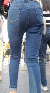 紧身饱满包臀牛仔少女