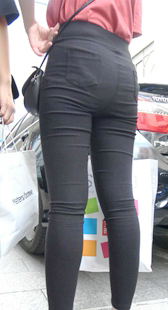 翘臀黑裤肥臀少妇