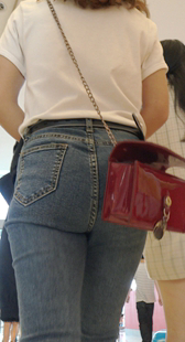 一群韩国思密达穿的比较紧致