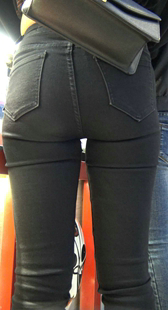 都快没有事业线了还在和闺蜜撸串