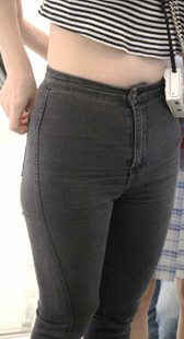 还有谁？能把牛仔裤穿出我这样的效果的，给我站出来