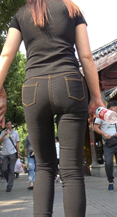 购物街遇到老牛吃能嫩草