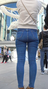 超紧牛仔宽大臀少妇暴露战斗力