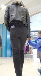 超紧黑牛仔大宽臀少妇