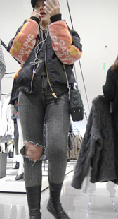 性感紧身牛仔肥臀圆嘟嘟