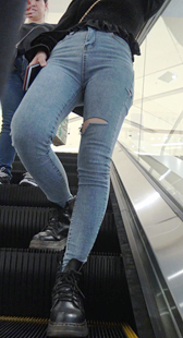 牛仔紧臀长发美女小妹妹