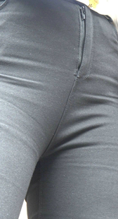 紧身打底裤金三角少女