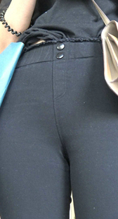 打底裤美女金三角特写流鼻血