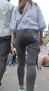 超紧身包臀灰牛仔裤少妇