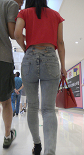 紧身灰牛仔细腰臀真大