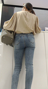 高跟超紧蓝牛宽臀美女