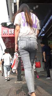紧身包臀灰牛仔长发少妇