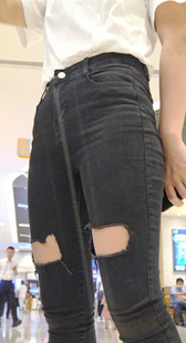 紧身黑牛仔少妇翘臀金三角特写