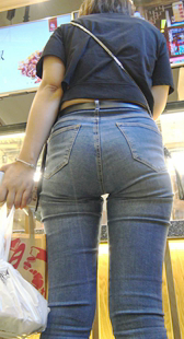 超紧蓝牛饱满翘臀深沟小姐姐