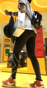 紧身瑜伽包臀少妇