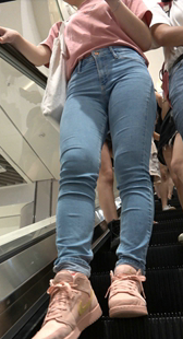 商场紧身牛仔裤视频