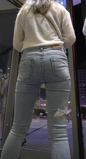 夜拍包臀紧牛小妹