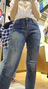 蓝牛饱满丰臀小美女