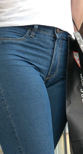 性感蓝牛饱满金三角美女