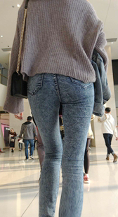 灰牛仔细长腿翘臀小姐姐