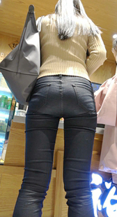 极品黑牛深沟胸器小姐姐