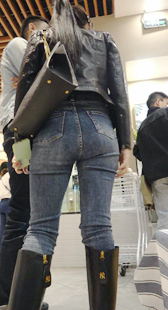 商场蓝牛丰臀小姐姐