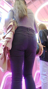 黑牛仔紧身包臀长发美女小姐姐