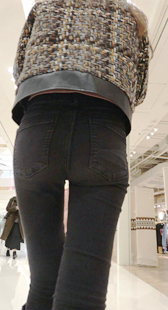 饱满包臀黑牛仔妹子