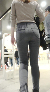 紧身灰牛饱满翘臀小姐姐