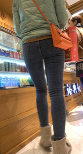 商场超紧牛仔裤妹子
