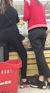 超市西裤打底裤两少妇