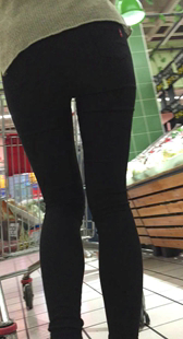 超市极品高挑打底裤少妇