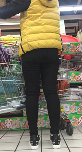超市黑裤大妈臀视频