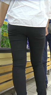 超市黑裤大屁股少妇