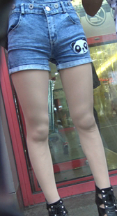 紧身牛仔热裤突三角