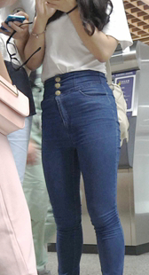 极品蓝牛丰臀美女前后特写