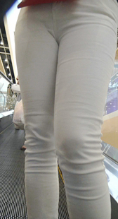 商场丰臀白裤小少妇