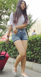 极品牛仔热裤倒三角美女