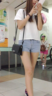 超市极品热裤大美女