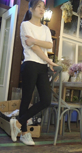 打底黑裤小妹在想什么呀