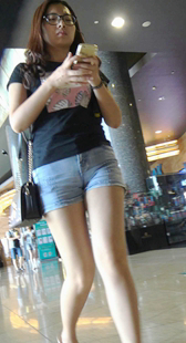 紧身牛仔热裤凸三角成熟少妇